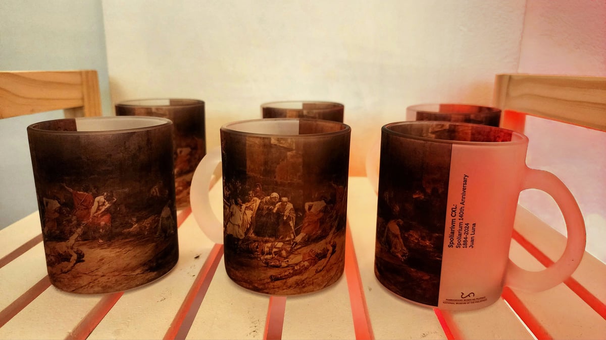 CommeMorative mugs.